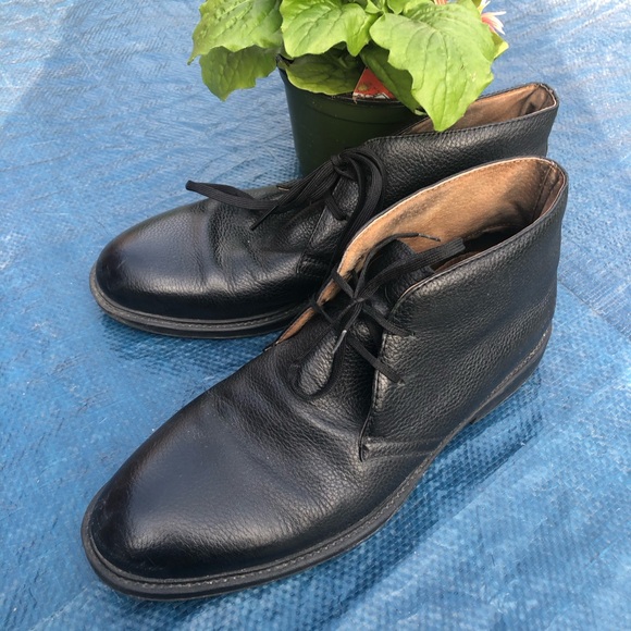 Men’s Leather Chukka Boots - Picture 2 of 3